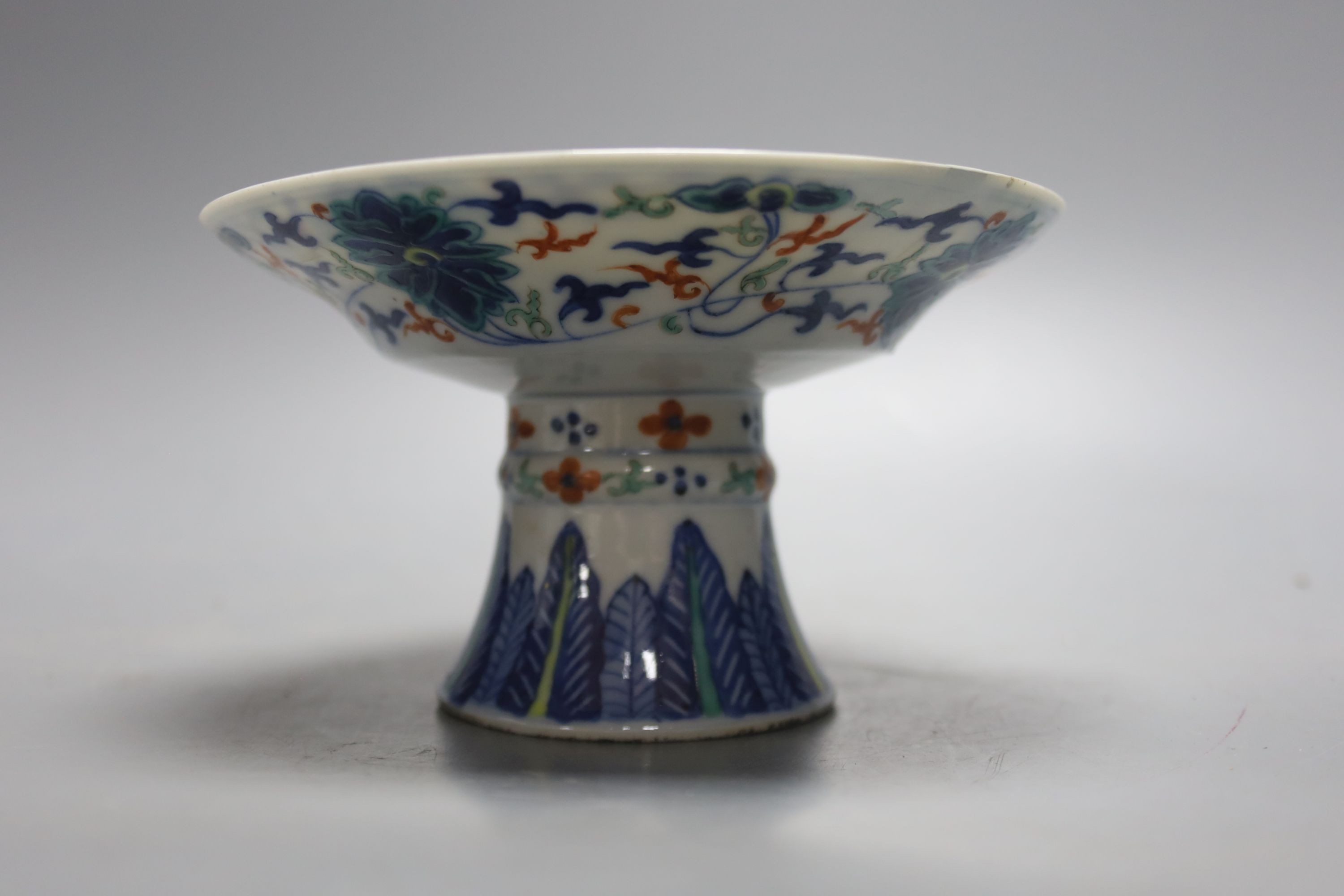 A Chinese blue and white water pipe vessel, a doucai stem dish and a Japanese Imari bowl, 19th century, (3)